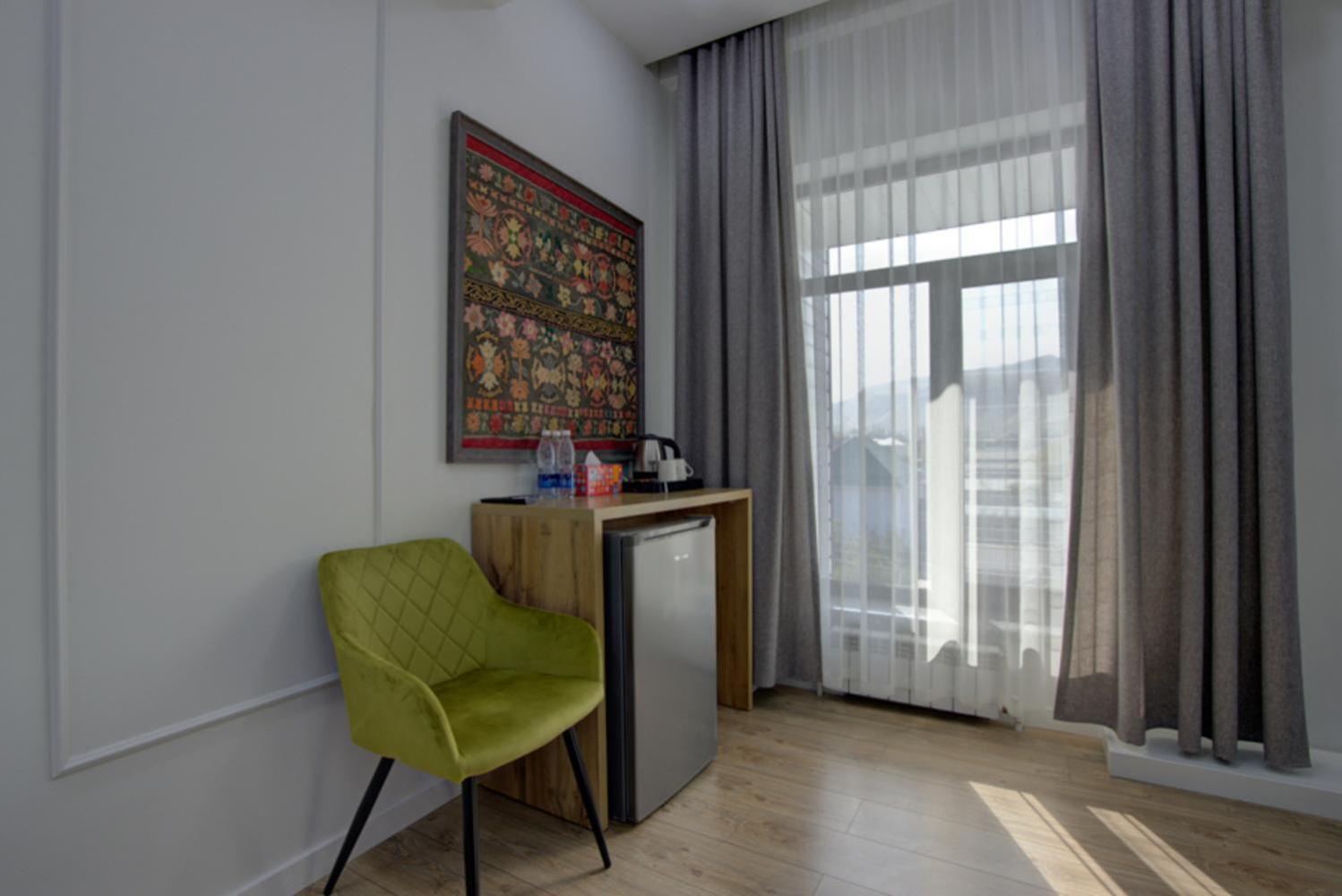 Aisha Hotel Bisjkek Eksteriør billede